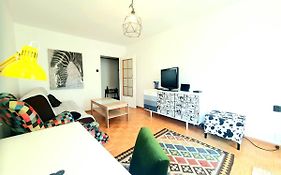 Yellow Apartment Oposite Zoo
